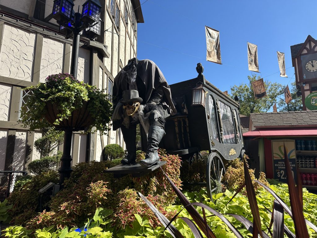 Howl O Scream Busch Gardens Williamsburg | Carolina Blogging Travel